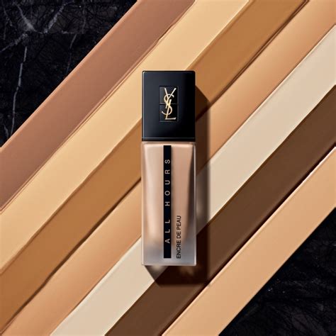 Тональная основа Yves Saint Laurent All hours foundation .